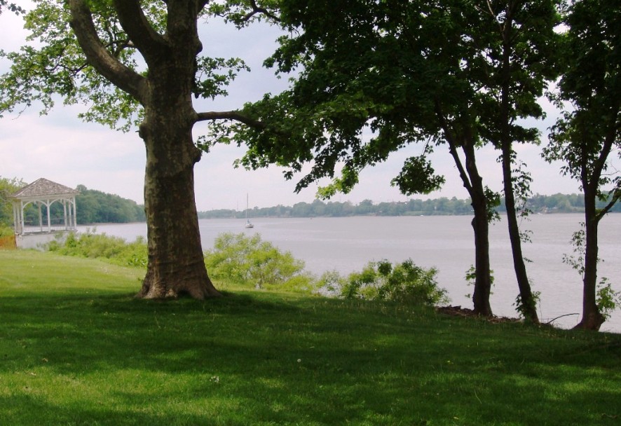 Looking down the Delaware from the Zurbrugg Mansion- Spring 07